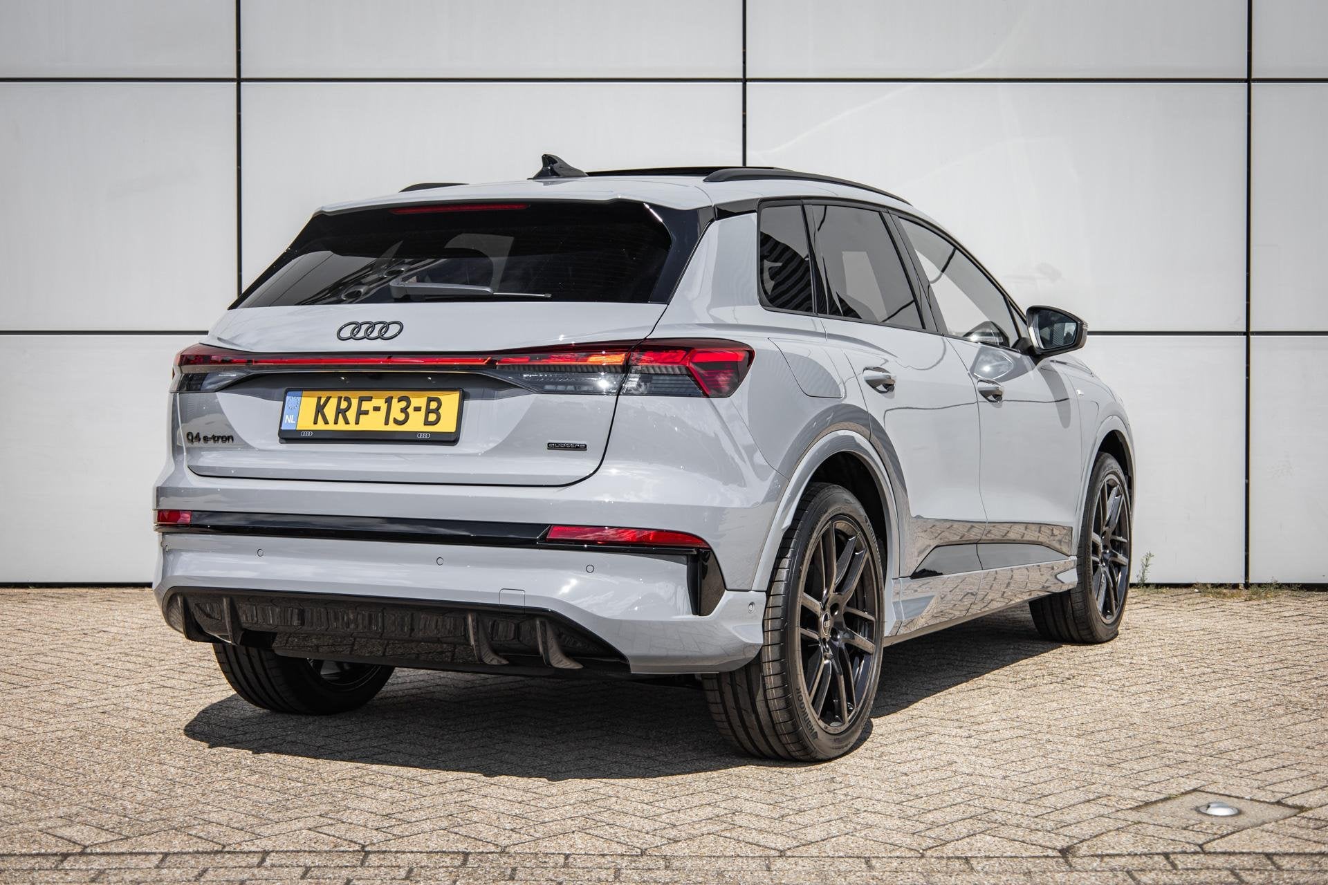 Audi Q4 e-tron S edition 340pk quattro performance 82 kWh |, Auto's, 1800 kg, 82 kWh, SUV of Terreinwagen, Zilver of Grijs