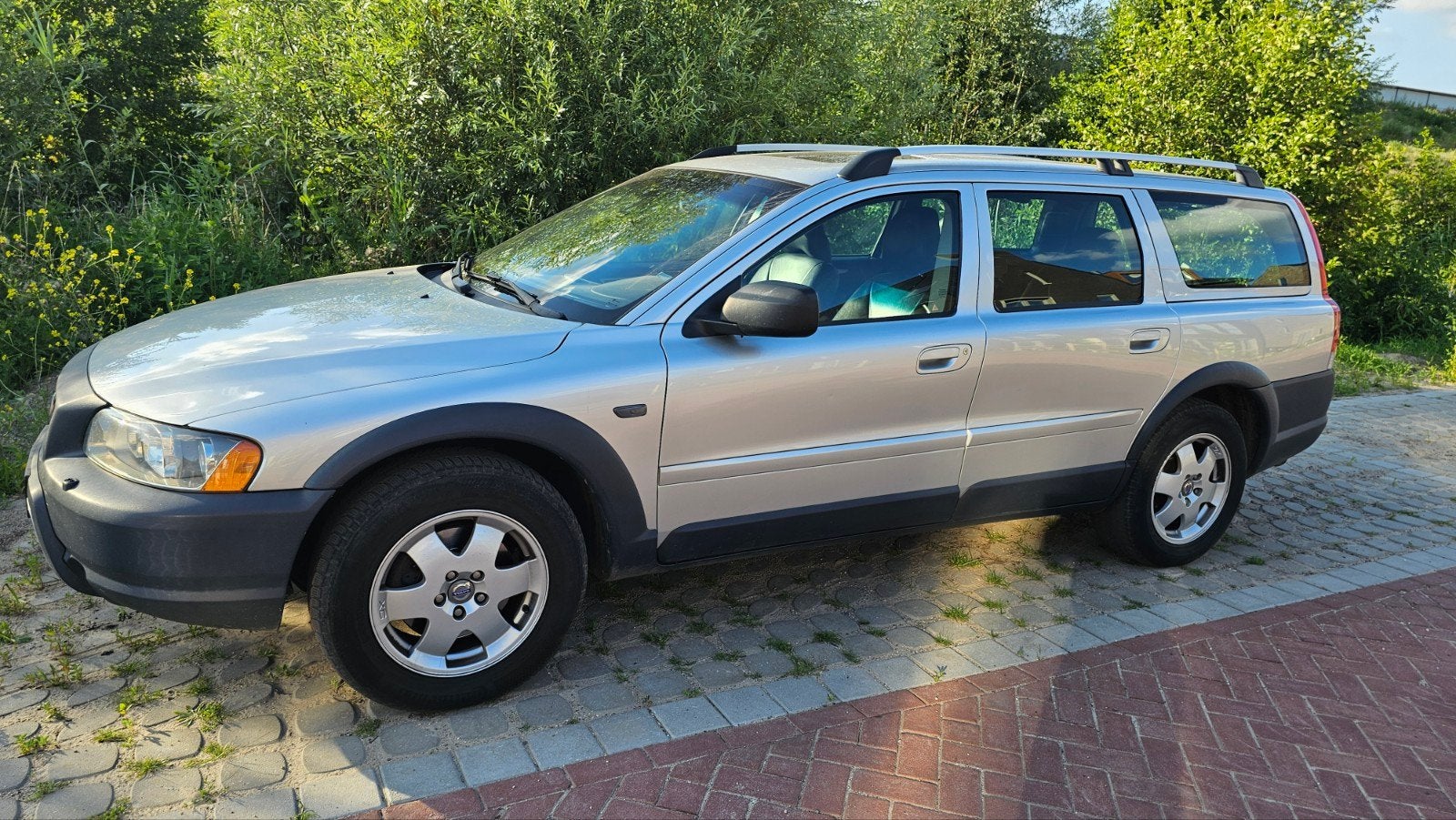 Volvo XC70 2.4D Automaat | Leder | Airco | Trekhaak |, Voorwielaandrijving, 4 cilinders, 7 stoelen, Origineel Nederlands