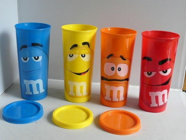 M&M # bekers 15 cm # 4 stuks met  3 deksels, Ophalen of Verzenden, Zo goed als nieuw, Gebruiksvoorwerp