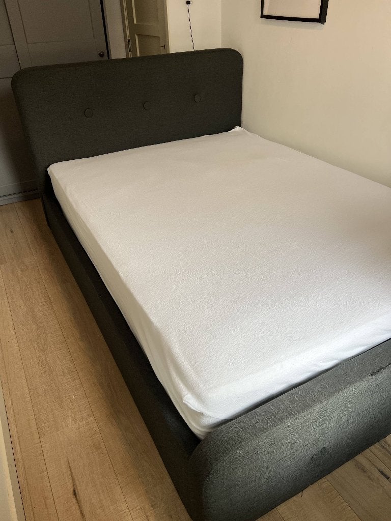 Bed met grote opbergruimte (Beliani), voor matras 140 x 200, Ophalen, Overige materialen, Gebruikt, Tweepersoons