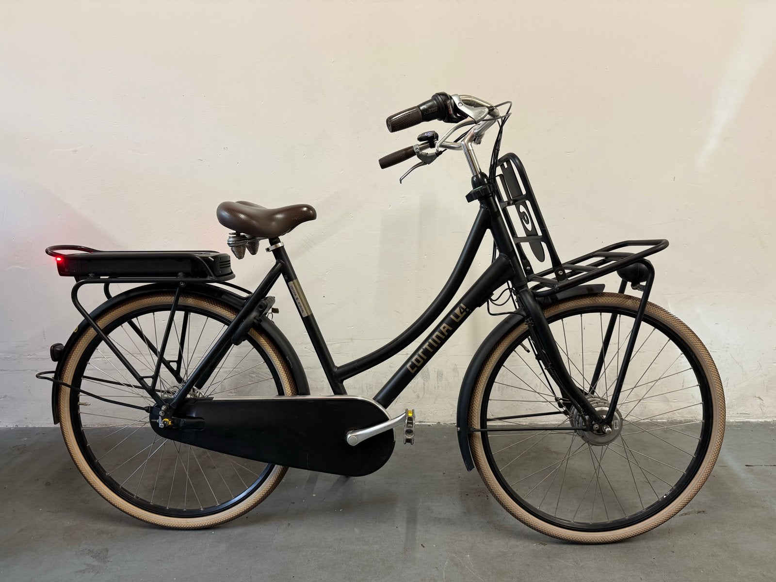 Cortina E-U4 Transportfiets matt zwart, 57cm met 500Wh accu, Ophalen, Gebruikt, Cortina, 50 km per accu of meer