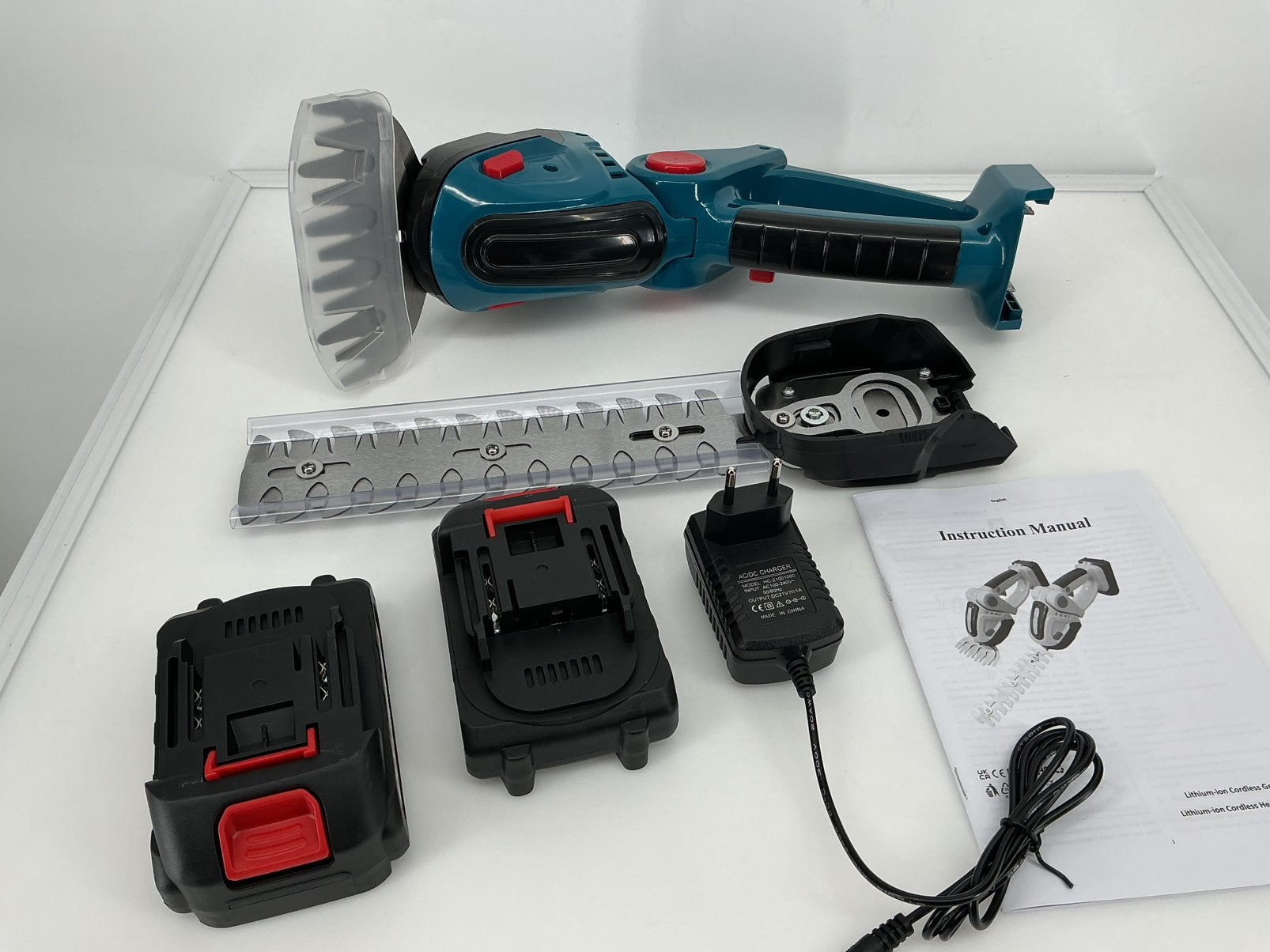 Heggen/Grastrimmer.Nieuw.Inclusief: 2 accu’s+oplader: €39,95, Tuin en Terras, Ophalen of Verzenden, Nieuw, Accu
