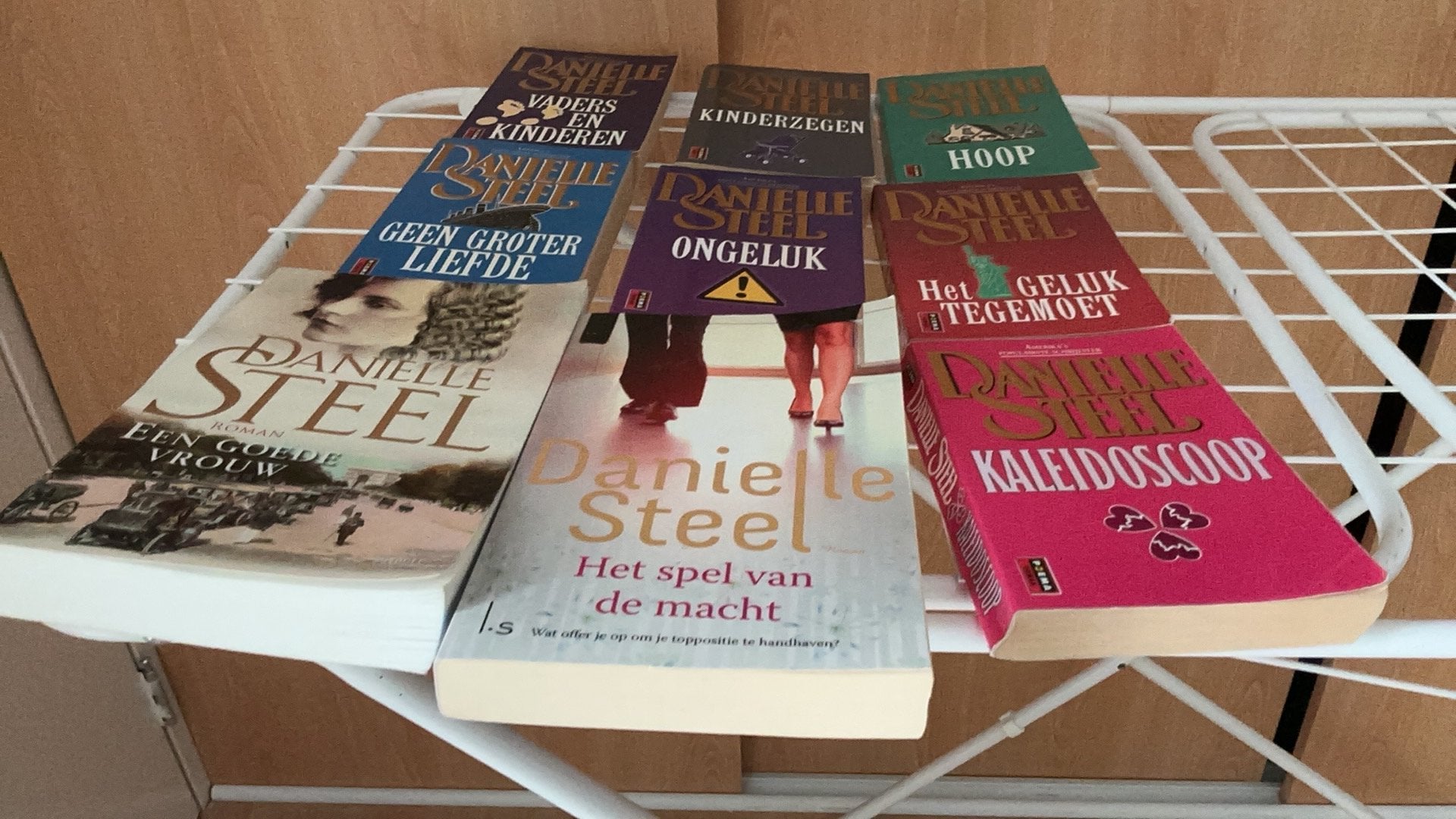 9 X Danielle Steel samen € 4,00, Ophalen of Verzenden, Zo goed als nieuw