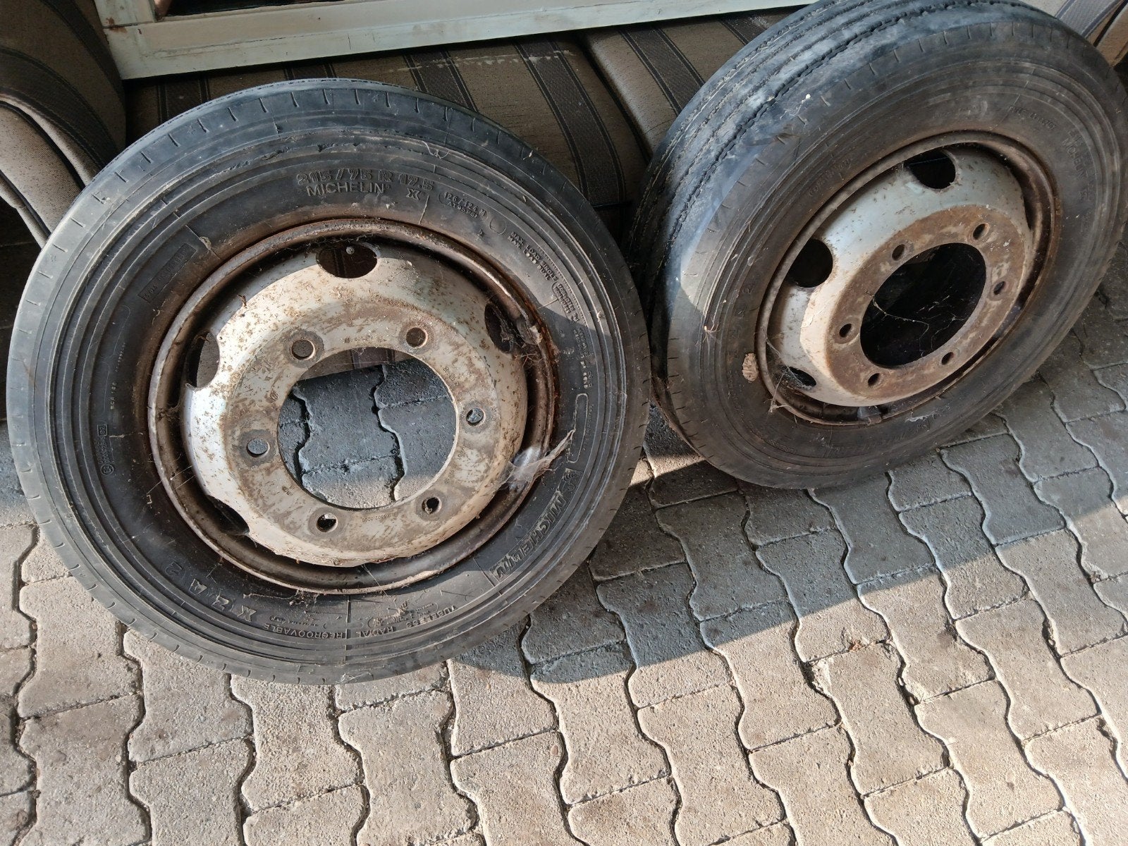 2 Vrachtwagen banden met velg, Auto-onderdelen, Ophalen