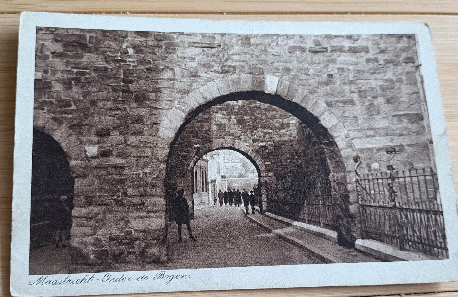 Maastricht. Onder de Bogen., Verzamelen, Ophalen of Verzenden, 1920 tot 1940, Ongelopen, Limburg