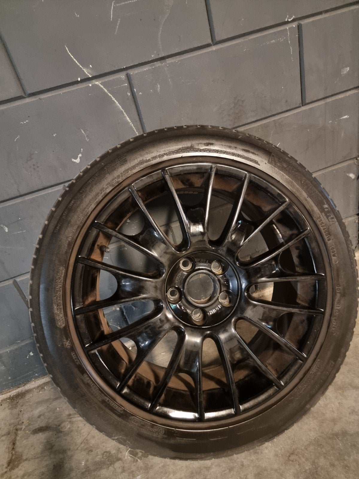 Zwarte 18 inch velg met band voor Audi A5 A6 Golf5, Ophalen of Verzenden, Gebruikt