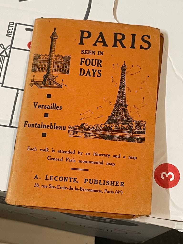 Boekje Parijs 1952 met grote uitvouwbare kaart, Boeken, Reisgidsen, Europa, Ophalen of Verzenden, Reisgids of -boek, Gelezen
