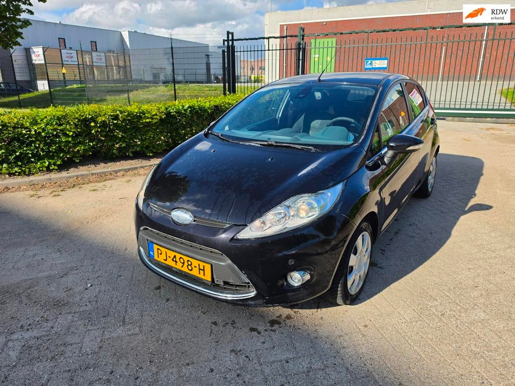 Ford Fiesta 1.25 Titanium CLIMA PDC NIEUWE APK 12-05-2027, Auto's, Ford, Voorwielaandrijving, Euro 5, 1242 cc, 82 pk