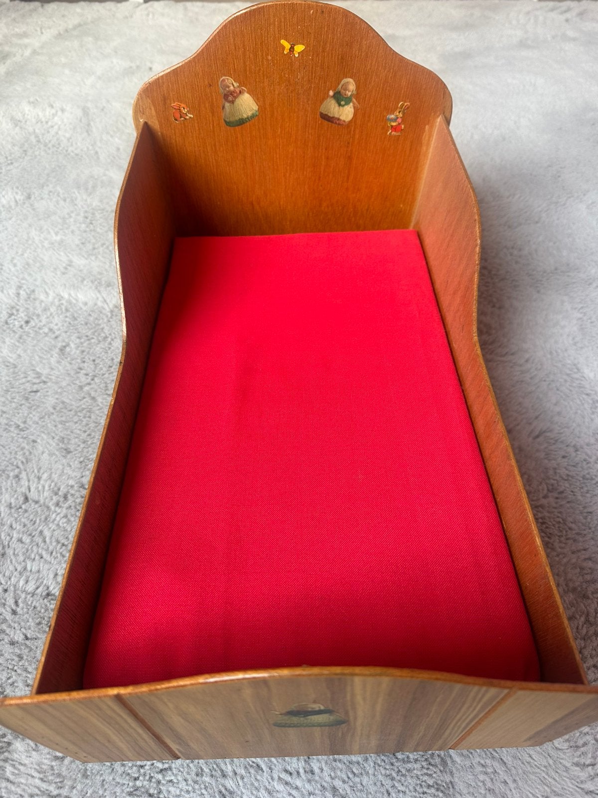 Handgemaakte Vintage houten kledingkastje met wiegje, Ophalen, Zo goed als nieuw, Toebehoren