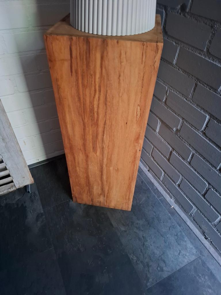2 Houten sokkels/ plantenstandaard, Huis en Inrichting, Woonaccessoires | Zuilen en Pilaren, Ophalen, Gebruikt