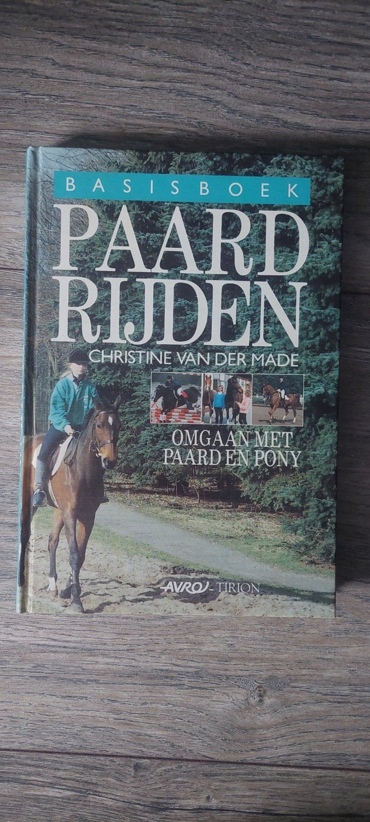 Basisboek Paardrijden - Omgaan met paard en pony, Ophalen of Verzenden, Zo goed als nieuw, Christine van der Made, Overige sporten
