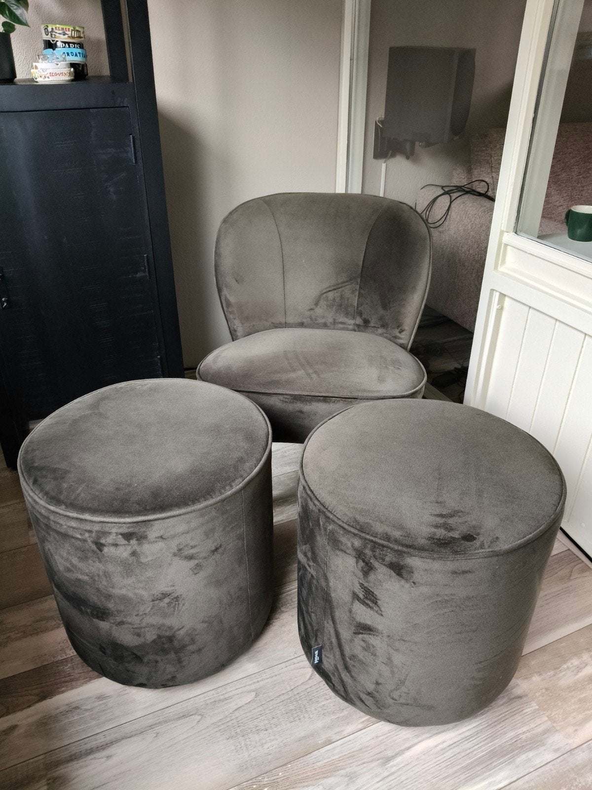 WOOOD Sara fauteuil in warm groen velvet. en 2 hockers., Ophalen, Rond, Zo goed als nieuw, Stof