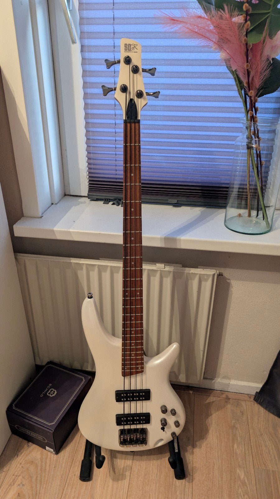 Ibanez SR300E Basgitaar - Zo goed als nieuw, Muziek en Instrumenten, Snaarinstrumenten | Gitaren | Bas, Ophalen, Zo goed als nieuw