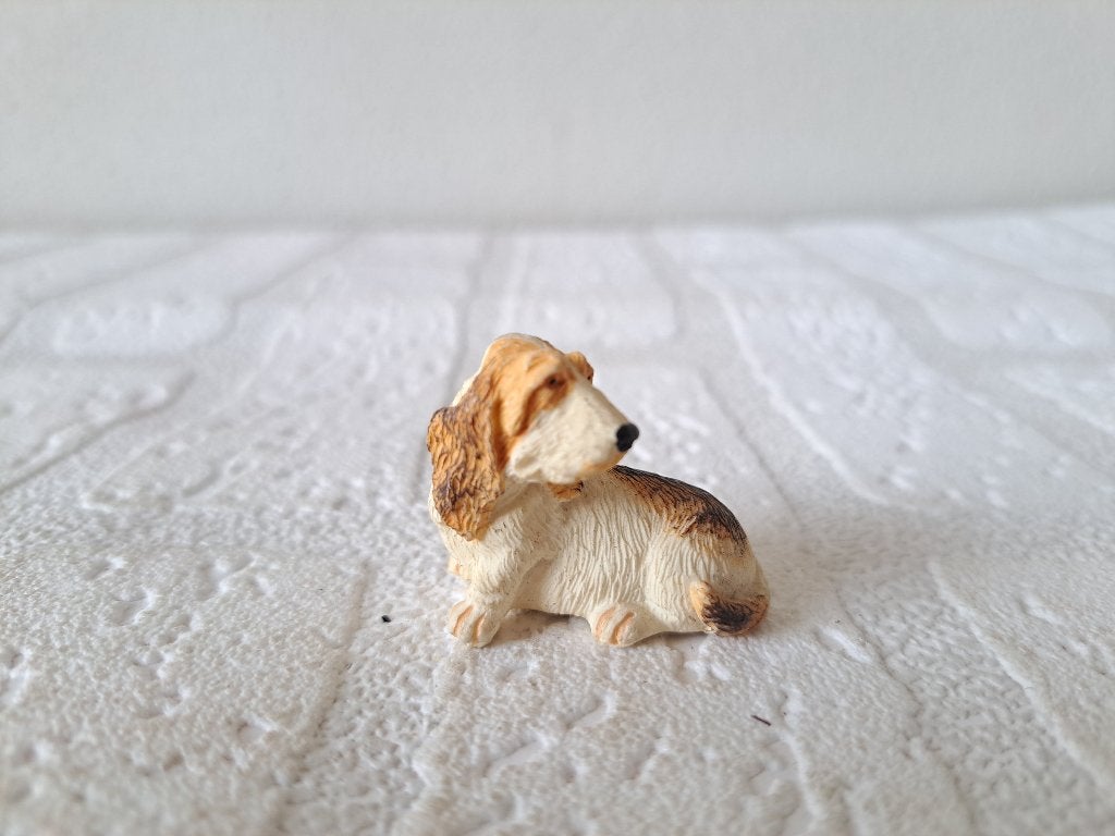 Zittende Basset Hond van Kunsthars, Ophalen of Verzenden, Zo goed als nieuw, Hond of Kat, Beeldje of Figuurtje