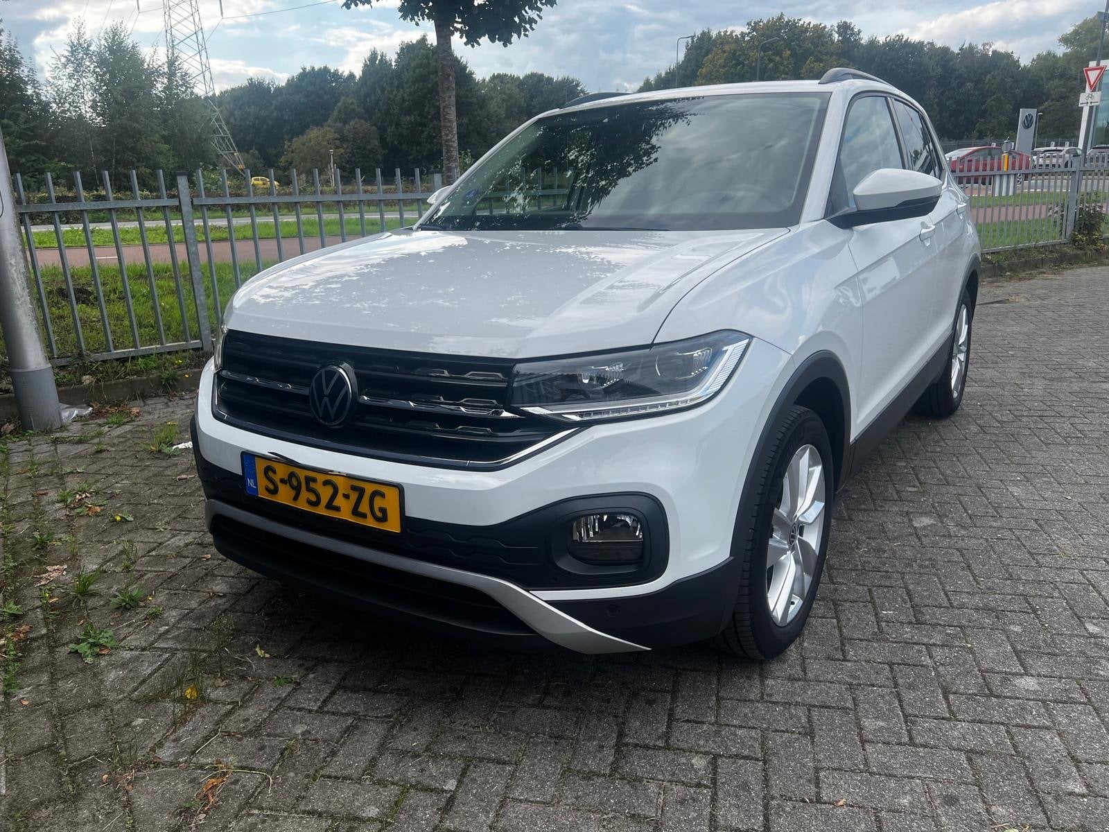 Volkswagen T-Cross 1.0 TSI 95pk Life Camera Navigatie Clima, Voorwielaandrijving, Gebruikt, 620 kg, Wit