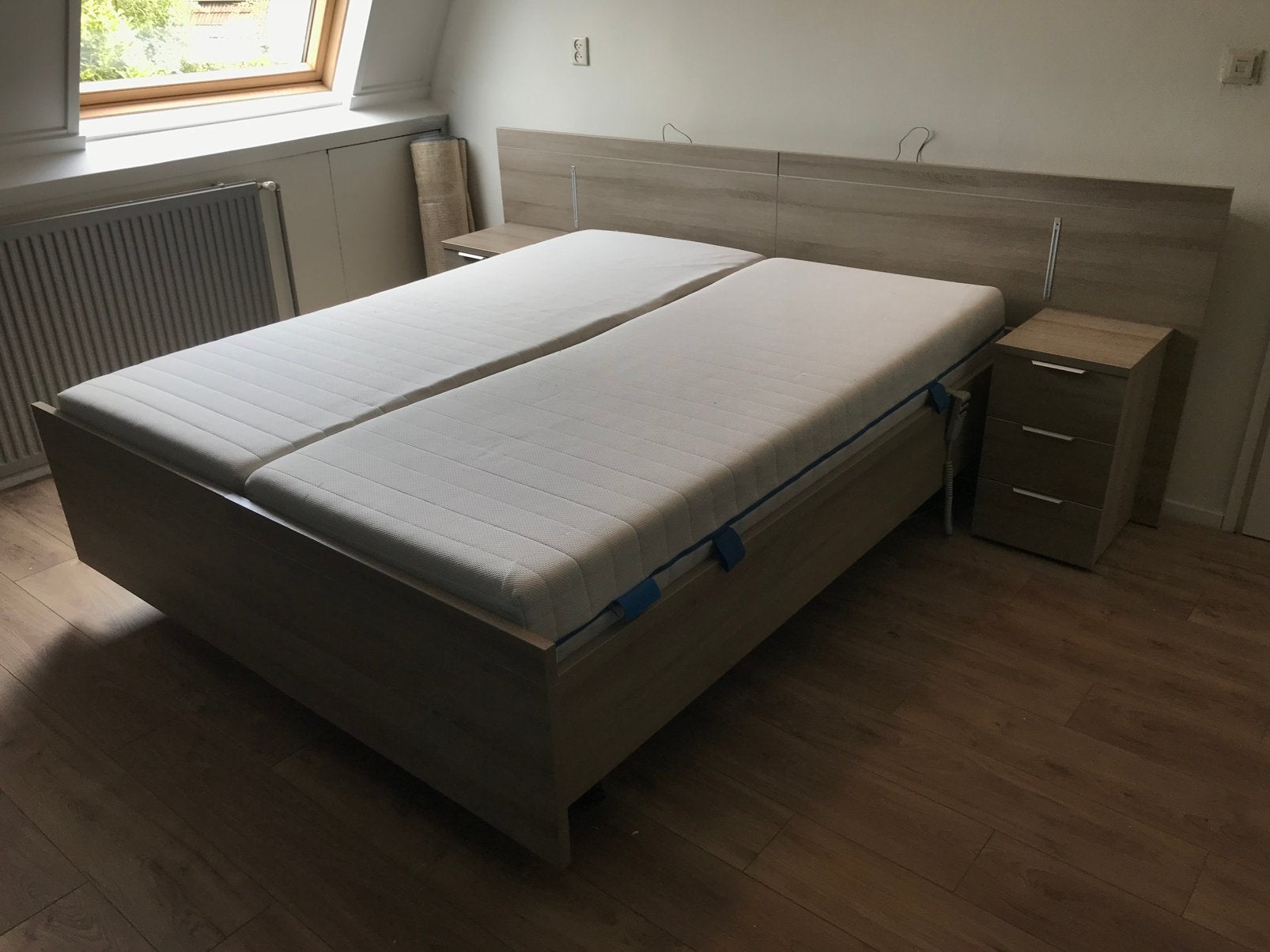 Bedframe Vroomshoop 2 pers. deelbaar bed 160x200, Ophalen, Bruin, Tweepersoons, 200 cm