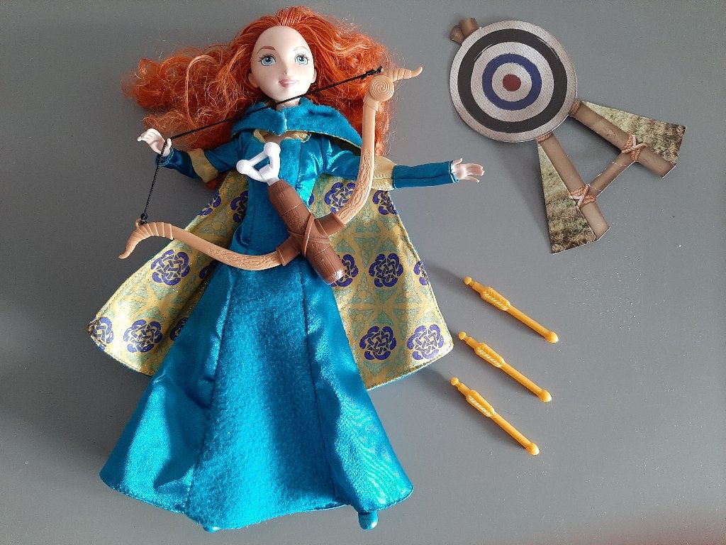 barbie Disney prinses Merida met pijl en boog. De  Brave, Ophalen of Verzenden, Overige figuren, Gebruikt, Overige typen