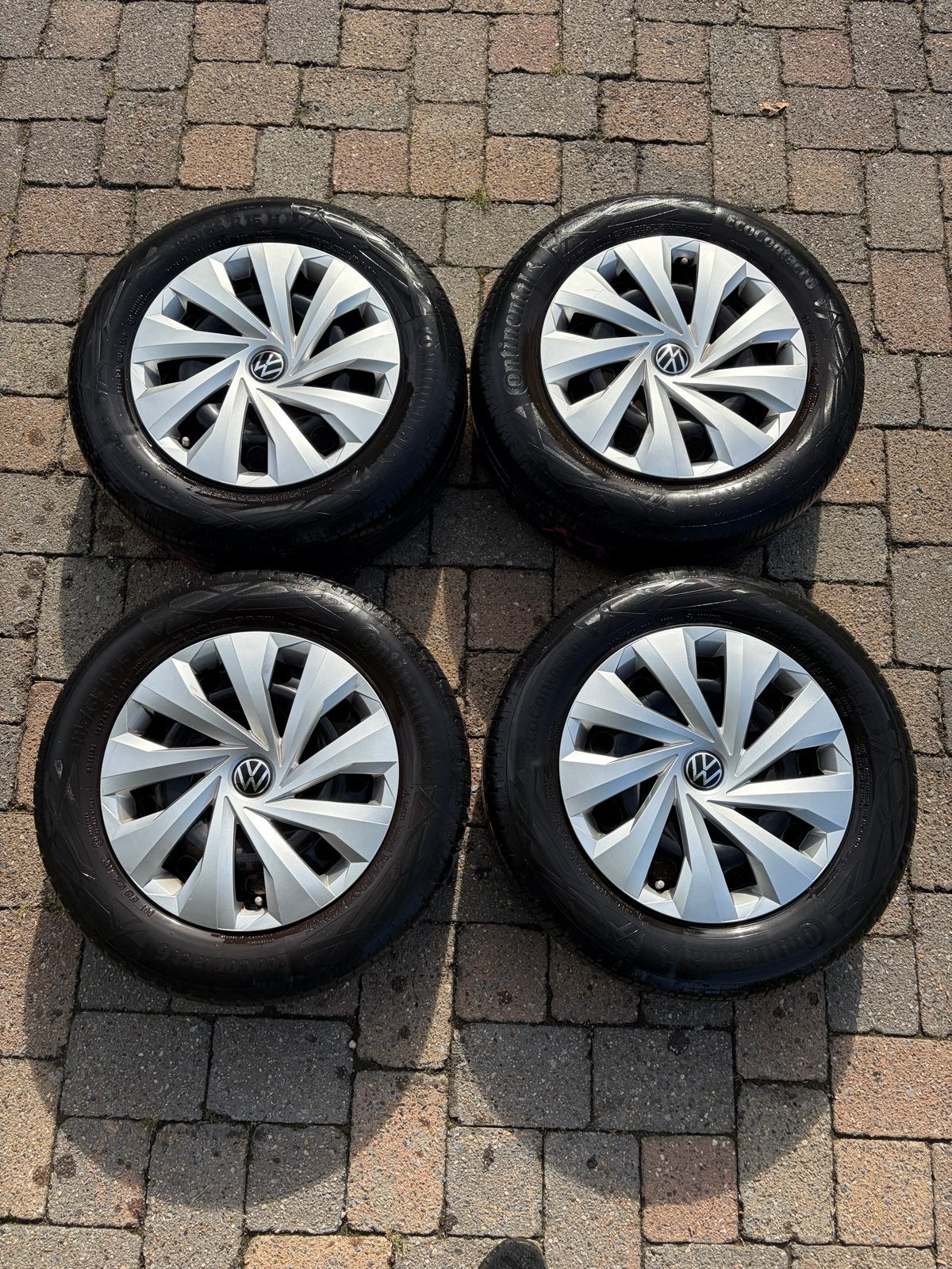15 inch Continental zomerbanden voor o.a. Volkswagen Polo, Auto diversen, Wieldoppen, Ophalen, Gebruikt