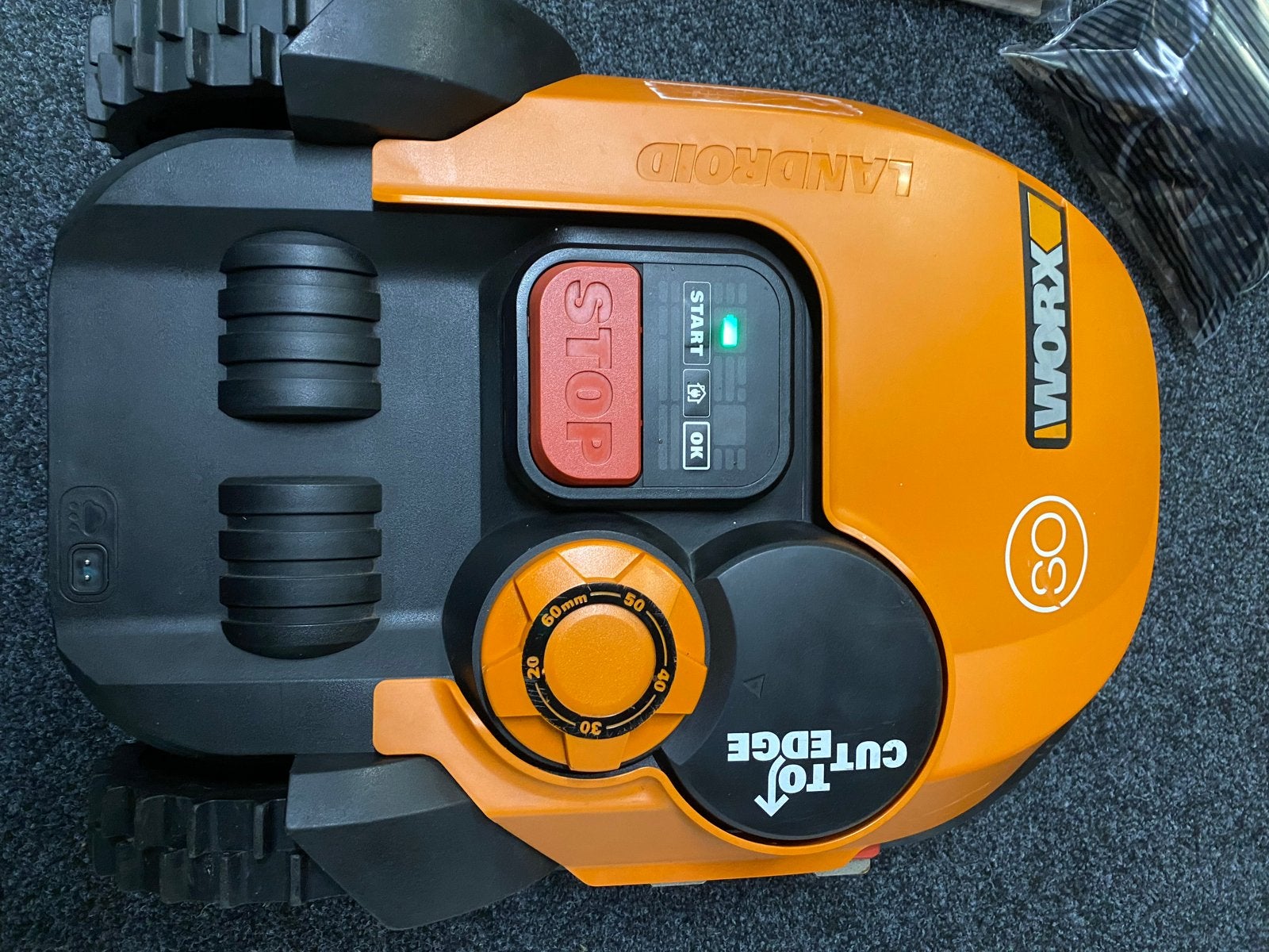 Worx Landroid S300 robotmaaier - zo goed als nieuw, Tuin en Terras, Ophalen, Cirkelmaaier, Minder dan 30 cm, Accu-grasmaaier