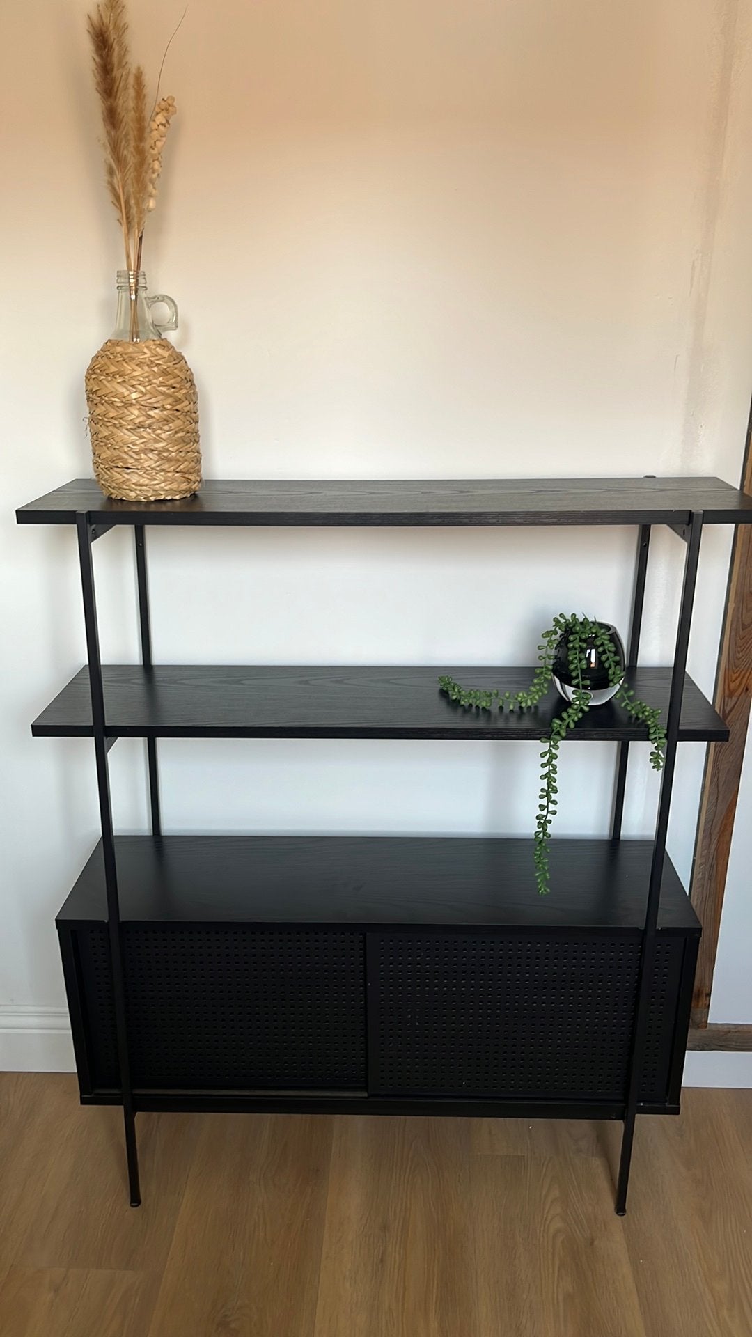 Leuk modern wandkastje, Huis en Inrichting, Ophalen, Met plank(en), 100 tot 150 cm, Zo goed als nieuw
