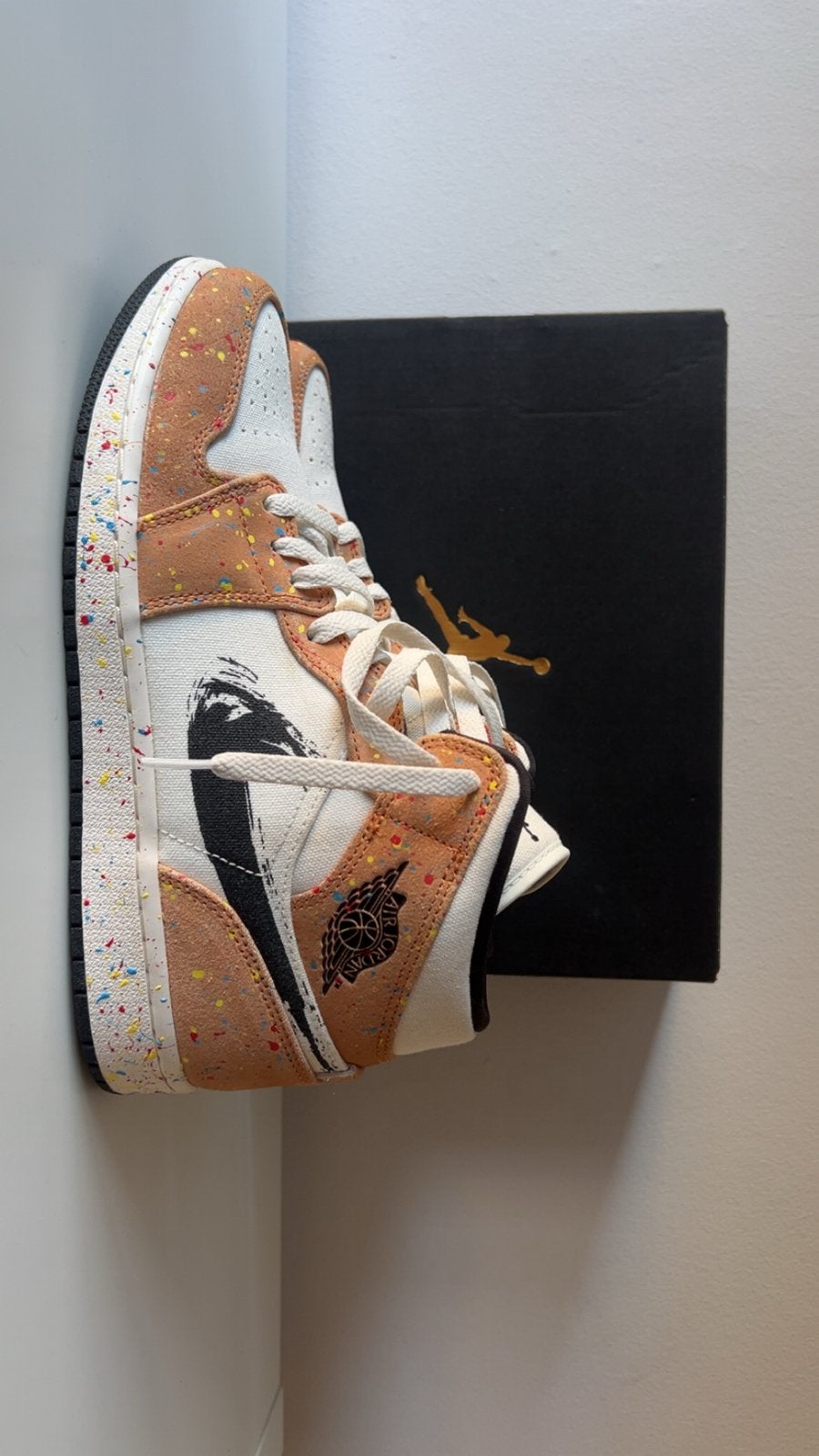 Jordan 1 Mid Brushstroke Maat 42, Kleding | Heren, Schoenen, Ophalen of Verzenden, Nieuw, Overige kleuren, Sneakers of Gympen