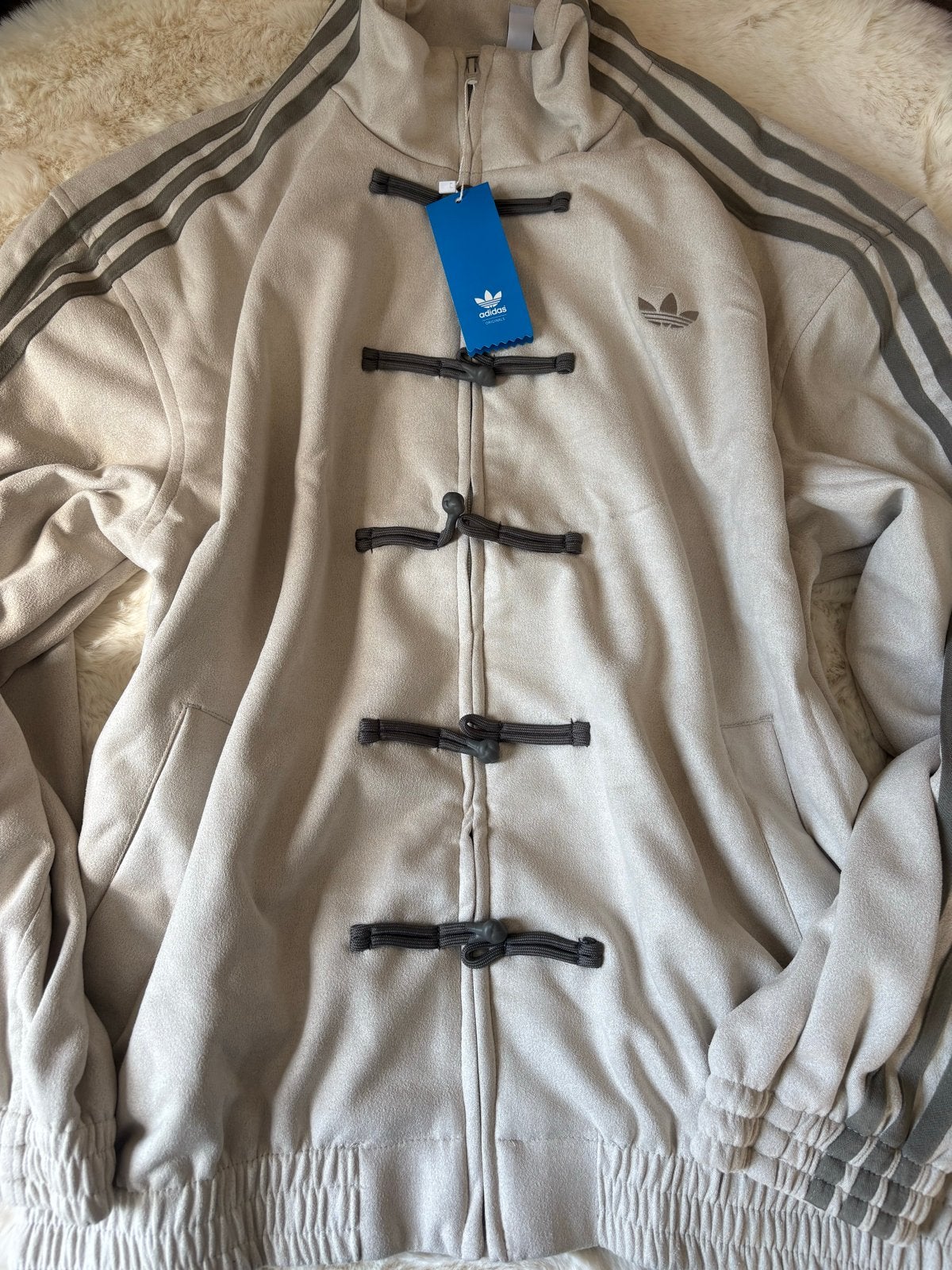 Adidas Track Jacket met Chinese Sluitingen - Nieuw, Ophalen of Verzenden, Nieuw, Overige maten, Beige