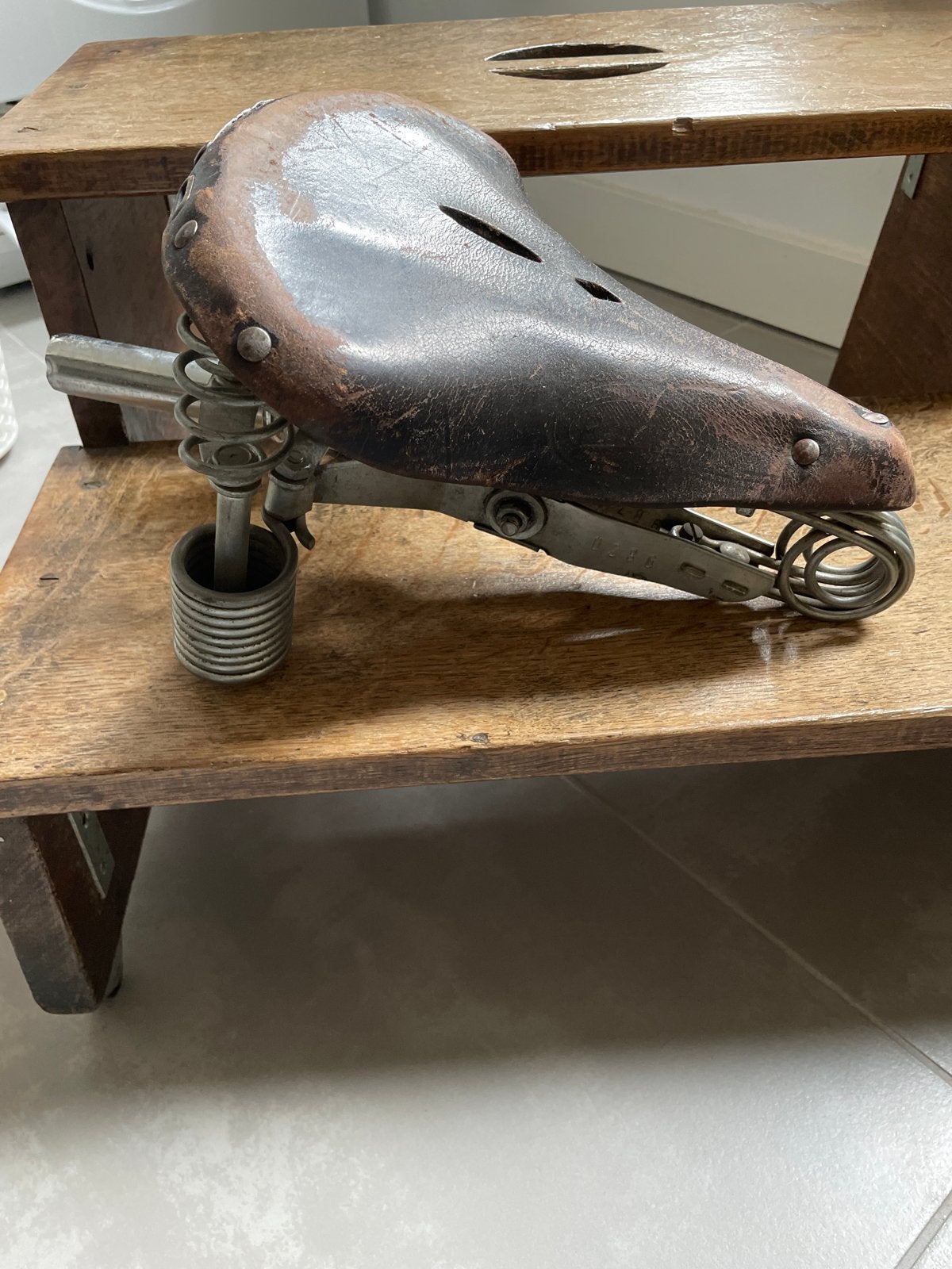 Primus antiek lederen fietsenzadel, Ophalen of Verzenden