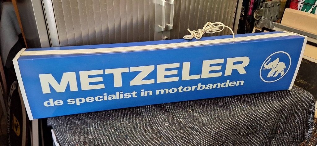 Vintage lichtbak van METZELER de specialist in motorbanden., Verzamelen, Ophalen, Gebruikt, ., Lichtbak of (neon) lamp