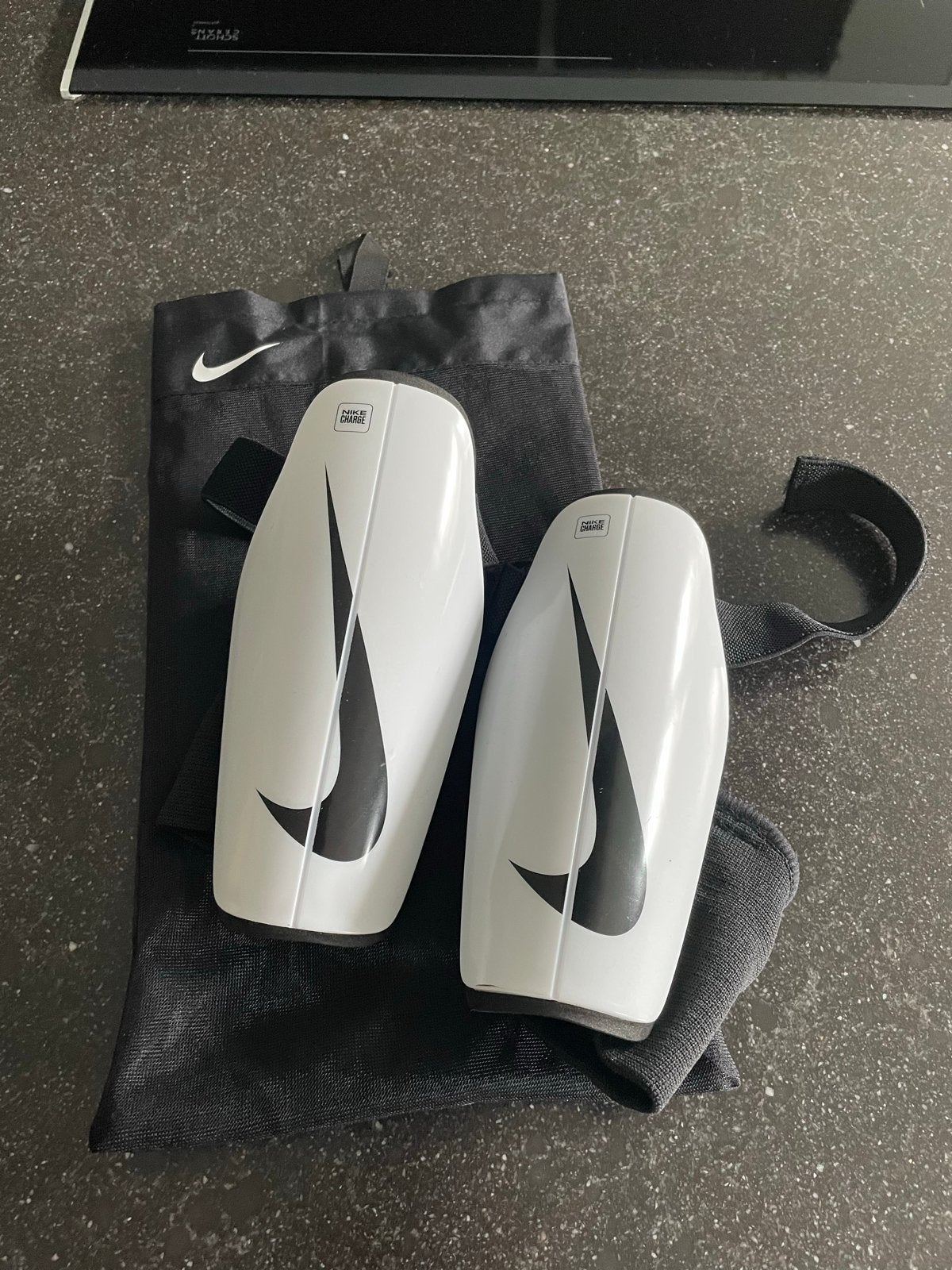 Nike Scheenbeschermers - Wit/Zwart (140-150cm) T.E.A.B, Sport en Fitness, Ophalen of Verzenden, Nieuw, Overige typen