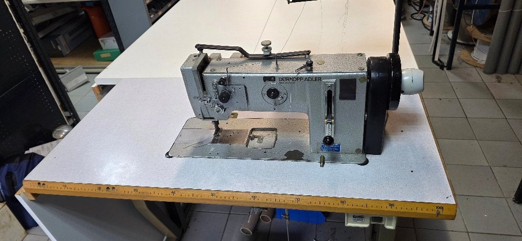 Dürkopp Adler K267-73 1-naalds met servo motor en klaptafel, Gebruikt, Naaimachine, Industrieel, Ophalen