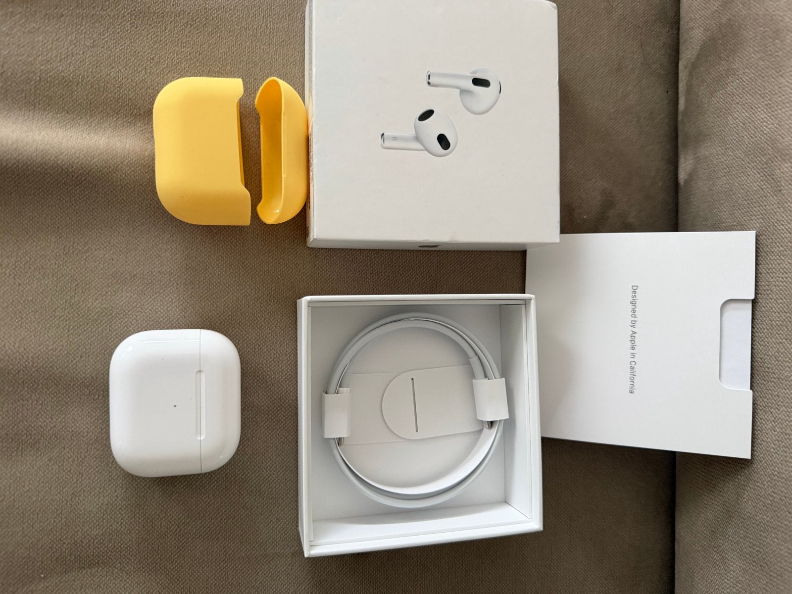 Apple AirPods 3e generatie met oplader - Zo goed als nieuw