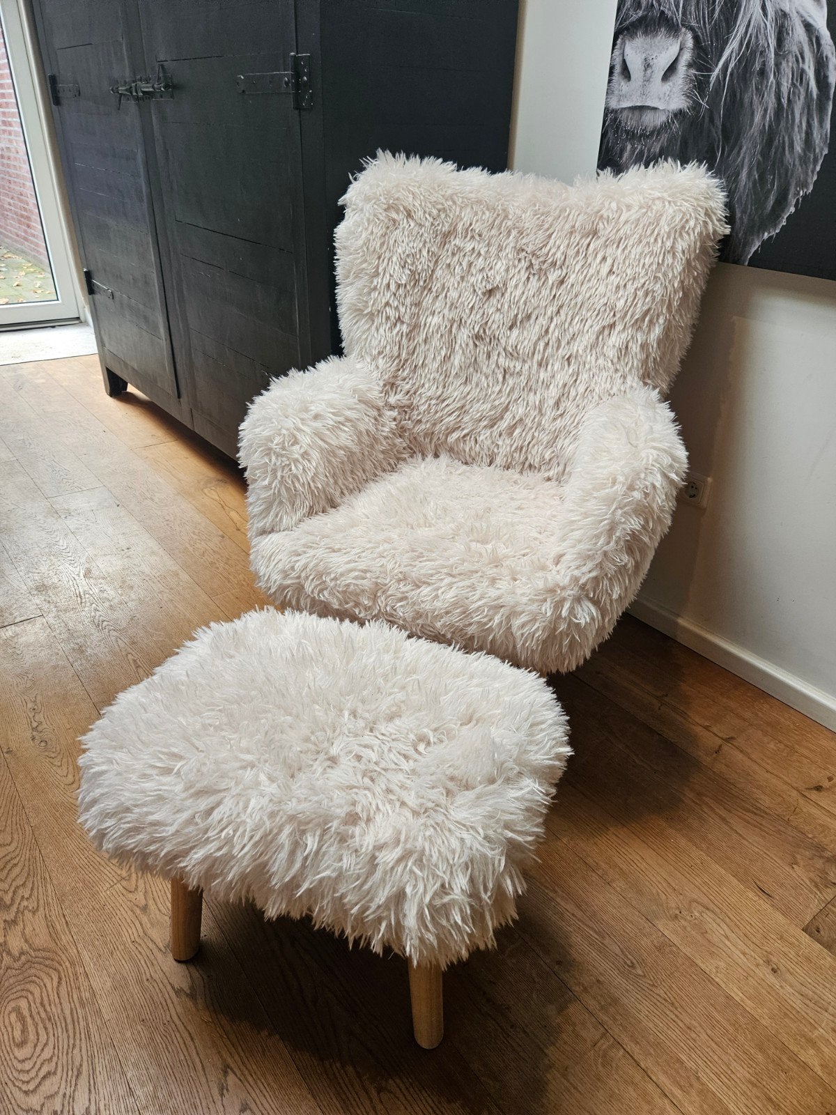 Hvilsted fauteuil van de Jysk met voetenbankje teddy stof, Ophalen, 75 tot 100 cm, Modern, Scandinavisch, Teddy, Zo goed als nieuw