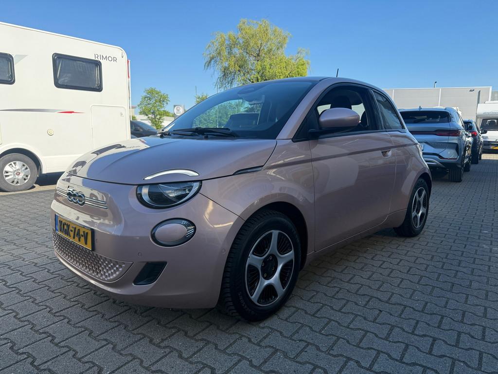 Fiat 500 Passion 42 kWh |Carplay | Camera | Parkeersensoren, Auto's, 12 maanden, Gebruikt, 118 pk, Overige kleuren