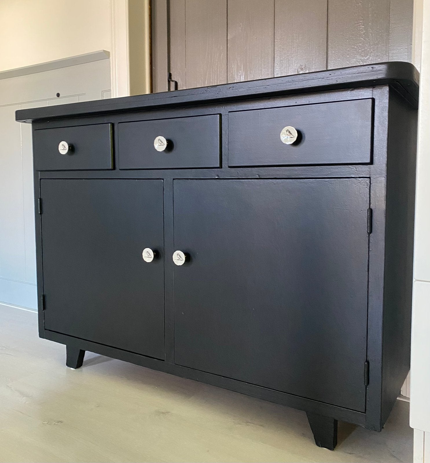 Prachtige vintage kast/commode zwart- bijzondere knoppen, Ophalen, Gebruikt, 100 tot 150 cm, Vintage