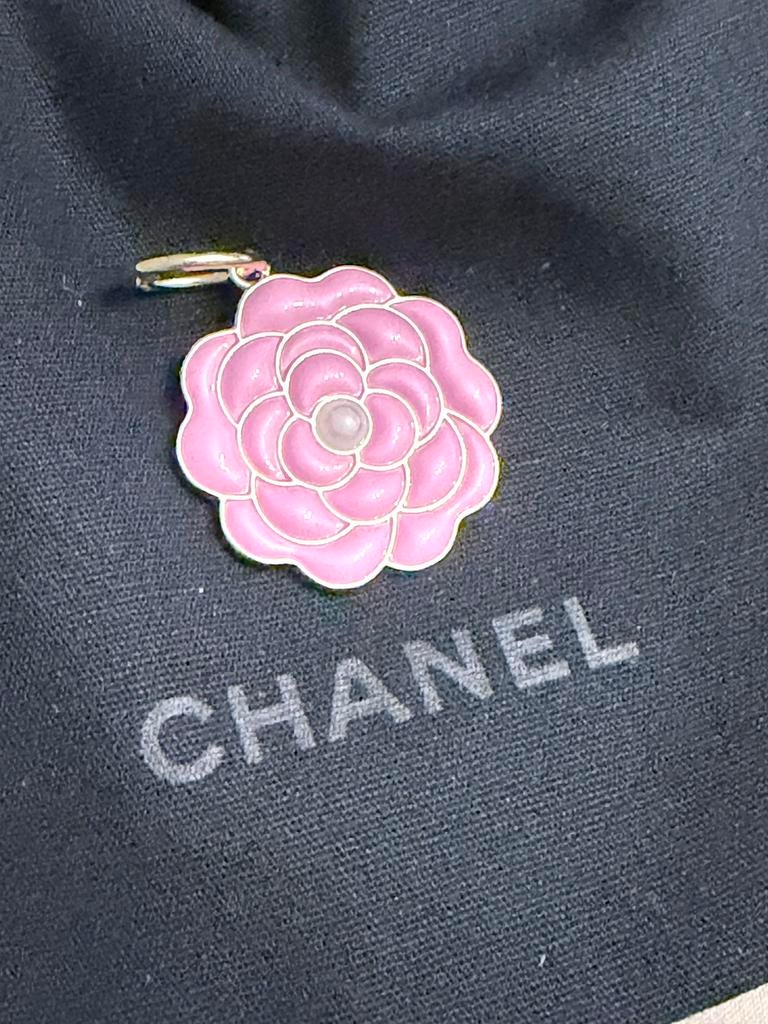Chanel bedel camelia nieuw! Inclusief verzenden, Sieraden, Tassen en Uiterlijk, Bedels, Overige merken, Overige materialen, Verzenden