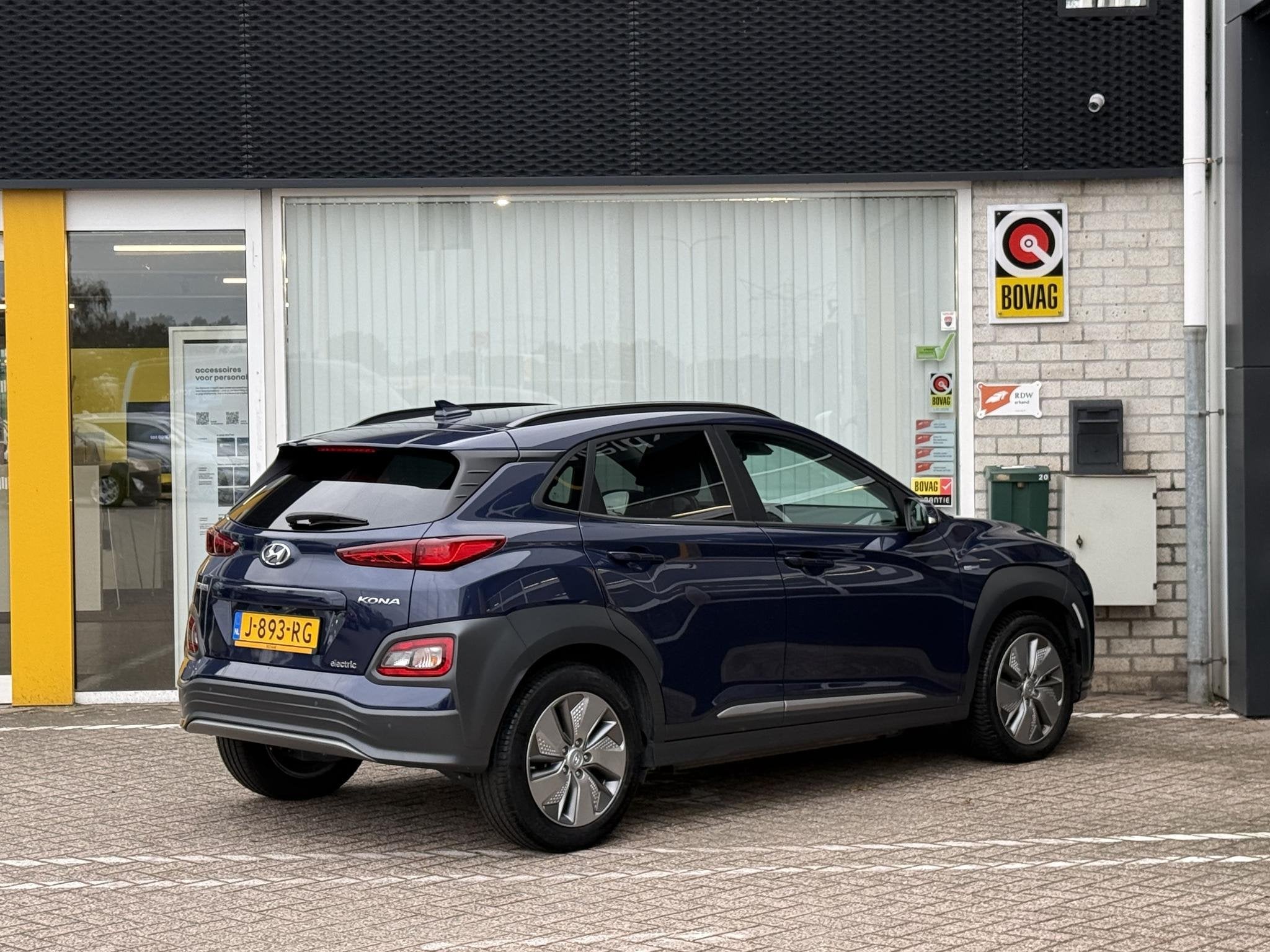 Hyundai Kona EV Fashion 64 kWh | NAP | 97& Soh | Cruise adap, Gebruikt, Blauw, Leder en Stof, Origineel Nederlands
