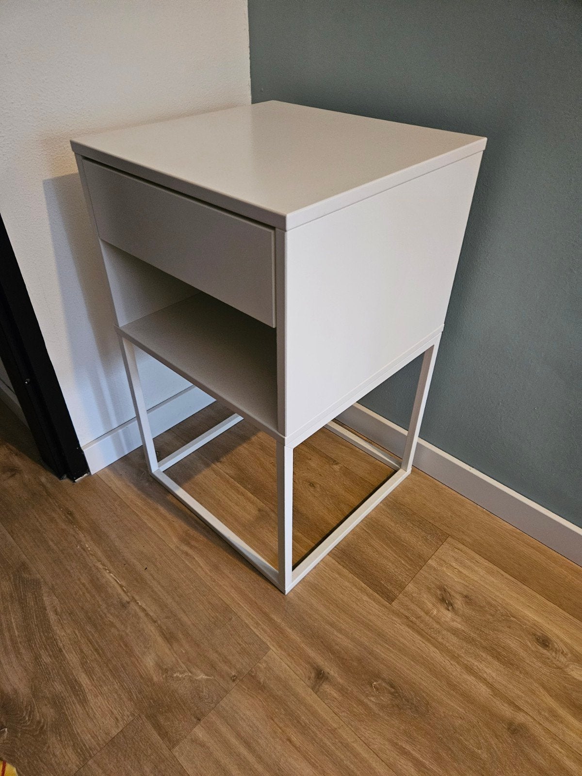 Ikea Vikhammer nachtkastje, Ophalen, Minder dan 55 cm, Gebruikt, Modern