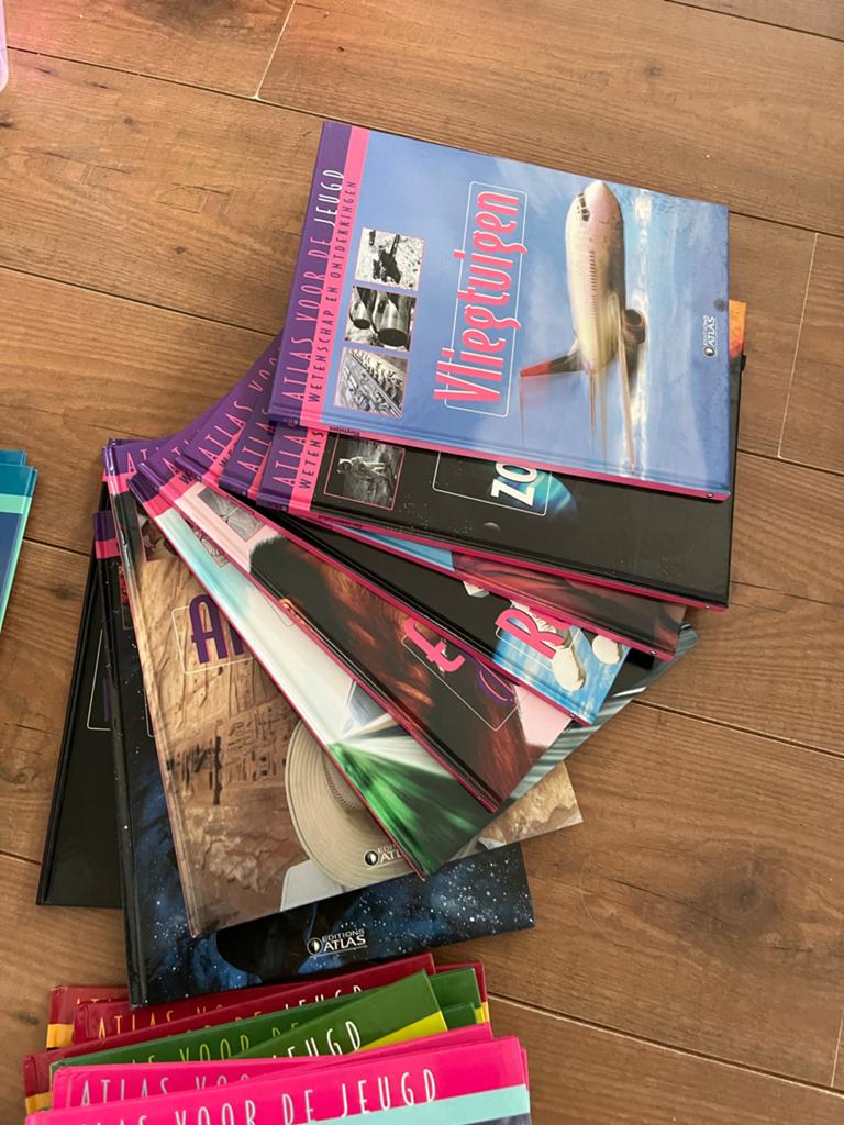 Stapel Atlas voor de Jeugd boeken - Diverse onderwerpen, Boeken, Kinderboeken | Jeugd | onder 10 jaar, Ophalen of Verzenden, Gelezen