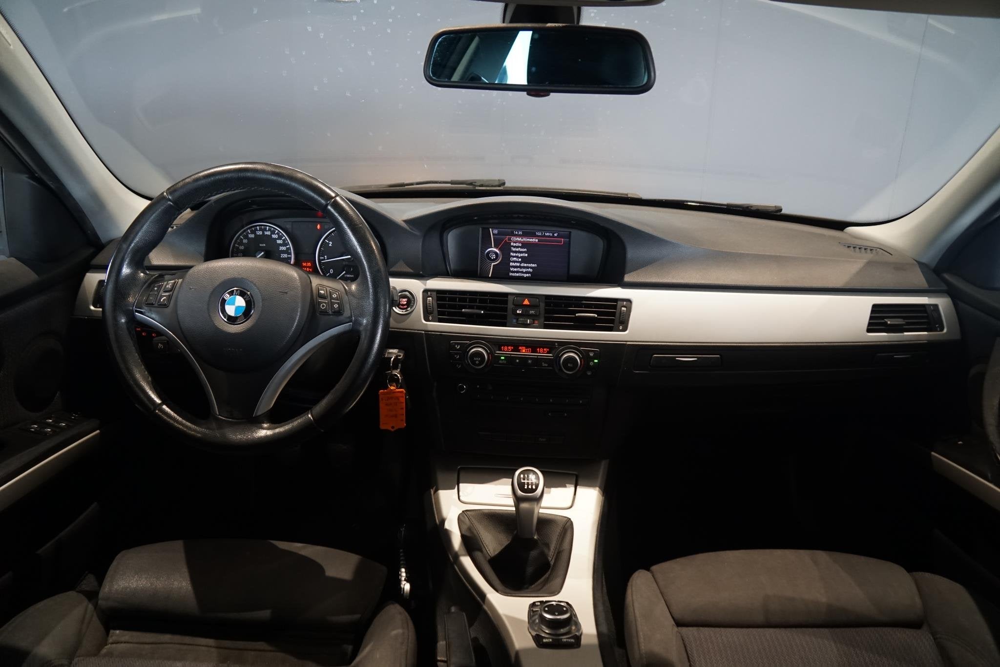 BMW 3-serie Touring 318i Business Line, Auto's, Euro 5, Blauw, Origineel Nederlands, Handgeschakeld