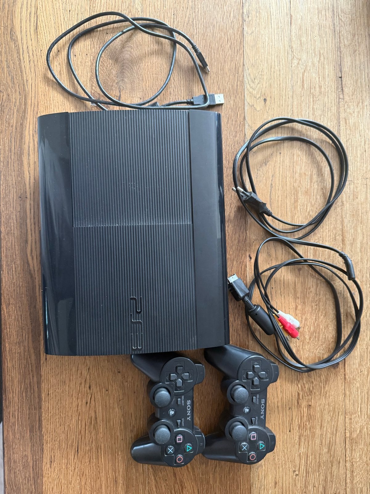 PS3 met 4 spellen, 2 controllers en accessoires, Spelcomputers en Games, Ophalen, Super Slim, Met 2 controllers, Gebruikt