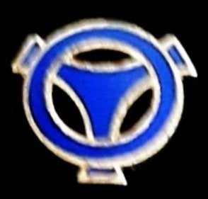 Scania Vabis logo speld driekhoek emaille, Verzamelen, Verzenden, Nieuw, Transport, Speldje of Pin