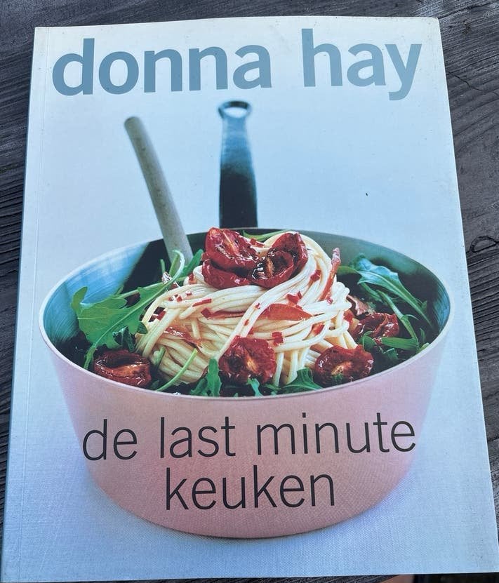 Donna Hay - De Last Minute Keuken kookboek, Hoofdgerechten, Ophalen of Verzenden, Zo goed als nieuw, Gezond koken