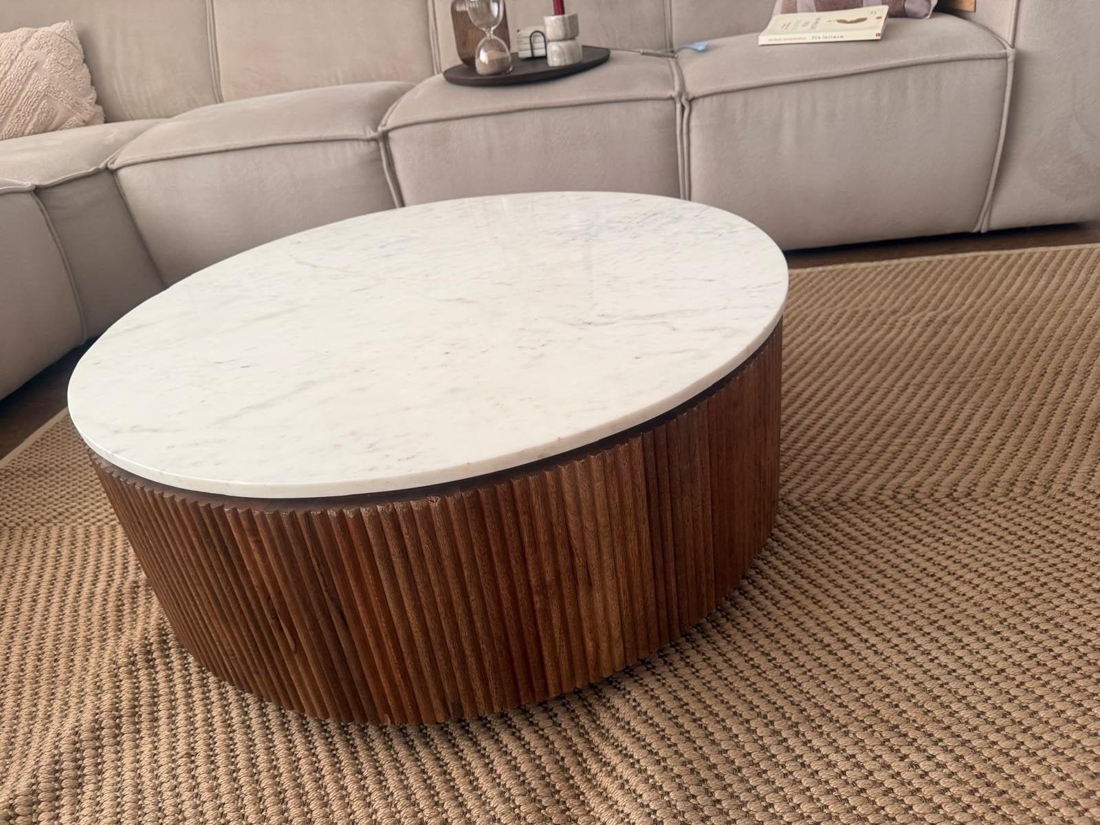 Ronde salontafel met marmeren blad en houten onderstel, Modern, Scandinavisch, Rond, Zo goed als nieuw, 5 – 50