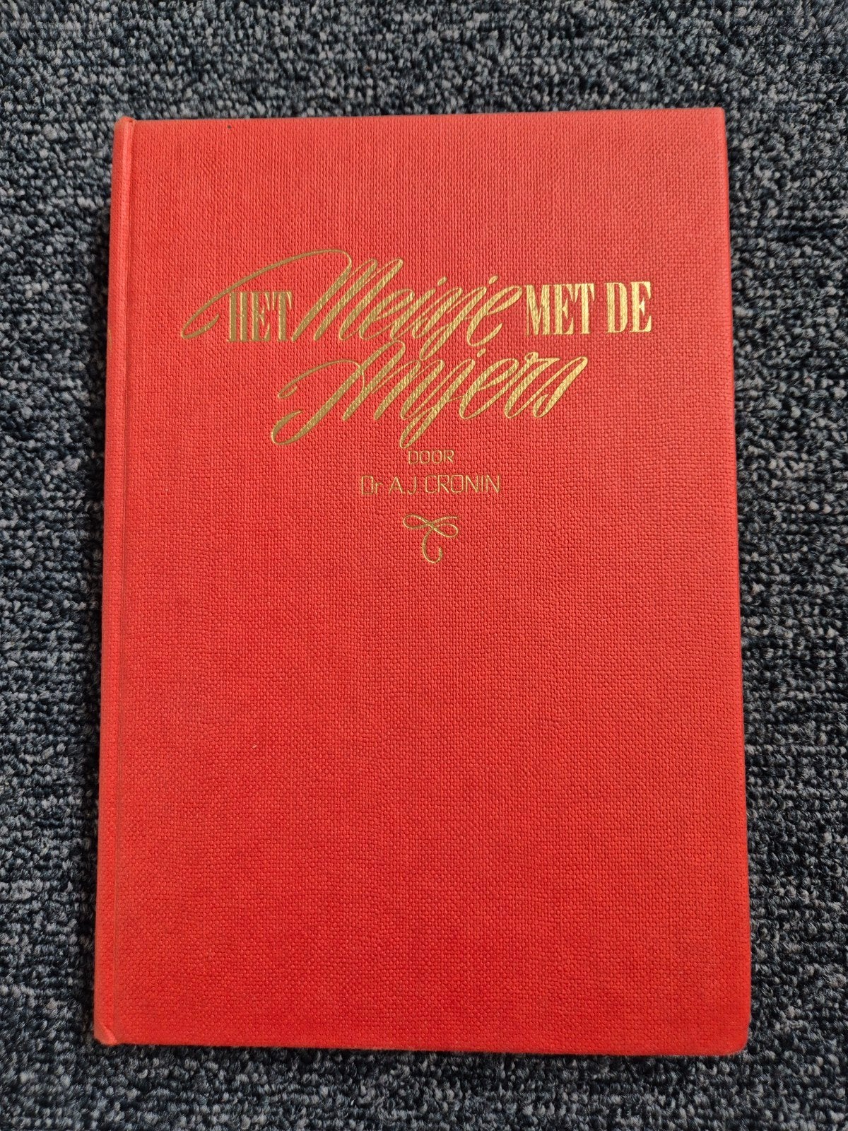 Het meisje met de anjers – Dr. A.J. Cronin - vintage, Boeken, Ophalen of Verzenden, Gelezen