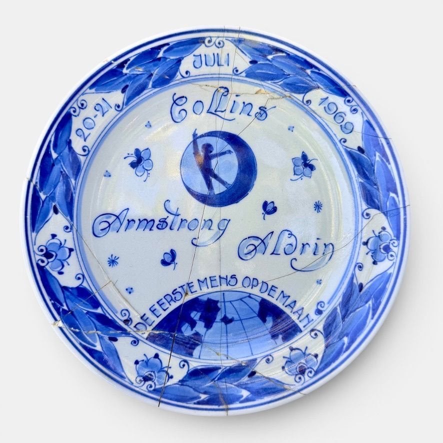 Delft Blue plate Apollo moon landing 1969 – Hand-painted, Antiek en Kunst, Verzenden