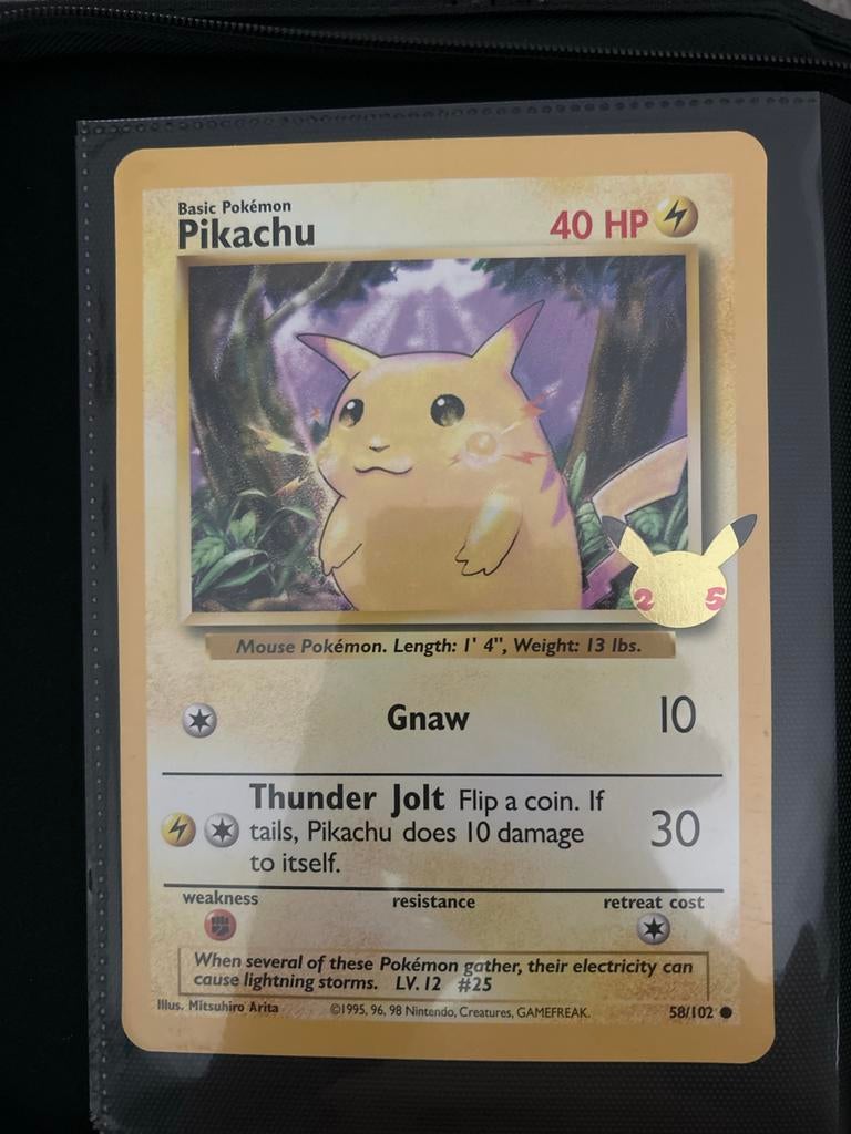 Pikachu Oversized 58/102 Celebrations Pokémon Kaart, Hobby en Vrije tijd, Verzamelkaartspellen | Pokémon, Ophalen of Verzenden