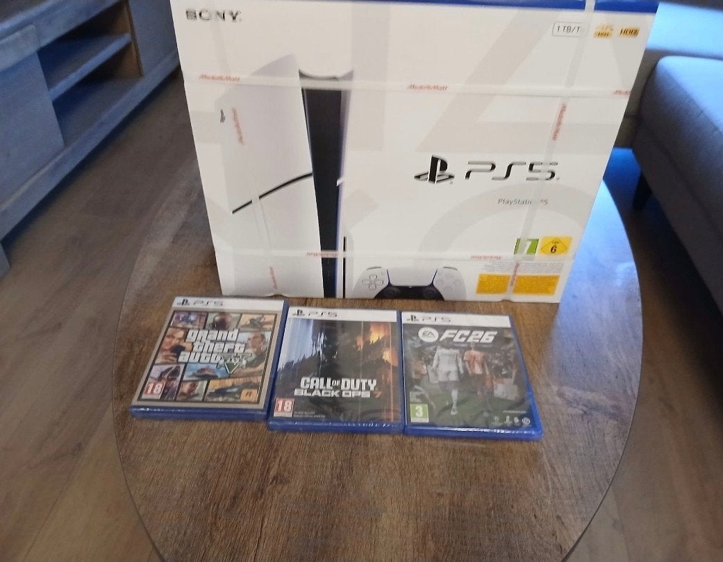 Psp 5 nieuw in doos plus 3 spellen, Spelcomputers en Games, Spelcomputers | Sony PlayStation 2, Ophalen of Verzenden, Nieuw, Met 1 controller