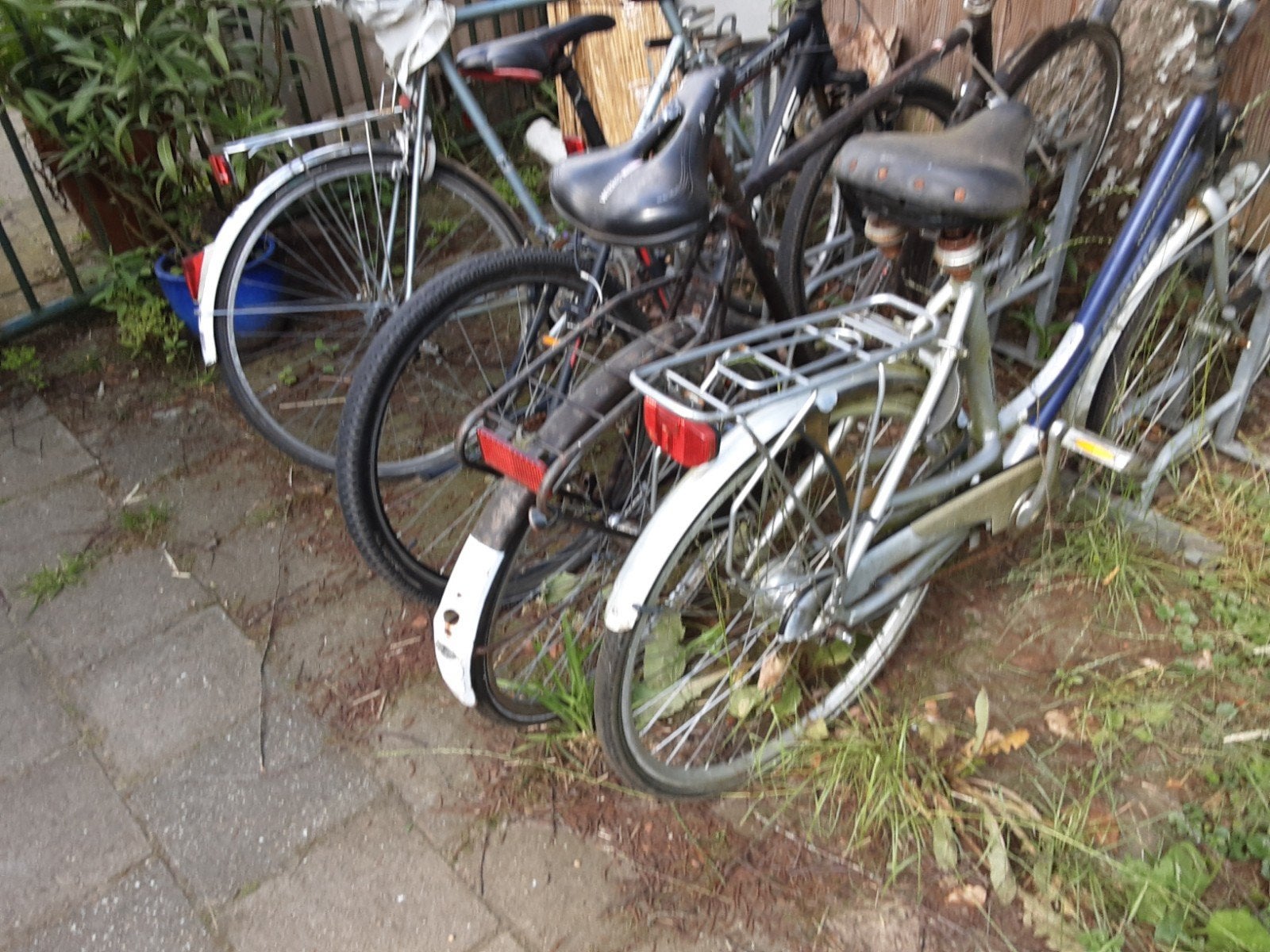 Vier oude fietsen,  zijn kapot, Fietsen en Brommers, Ophalen, Gebruikt