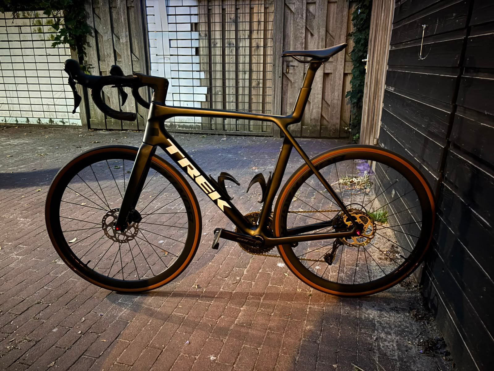 Trek Madone SL5 Gen 8, 28 inch, Carbon, Heren, Zo goed als nieuw