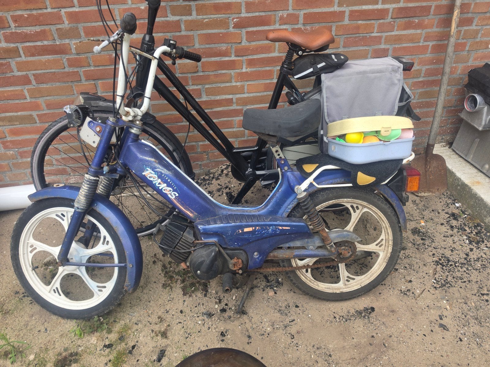 Tomos brommer voor onderdelen (zonder plaat), Fietsen en Brommers, Brommers | Tomos, Ophalen of Verzenden